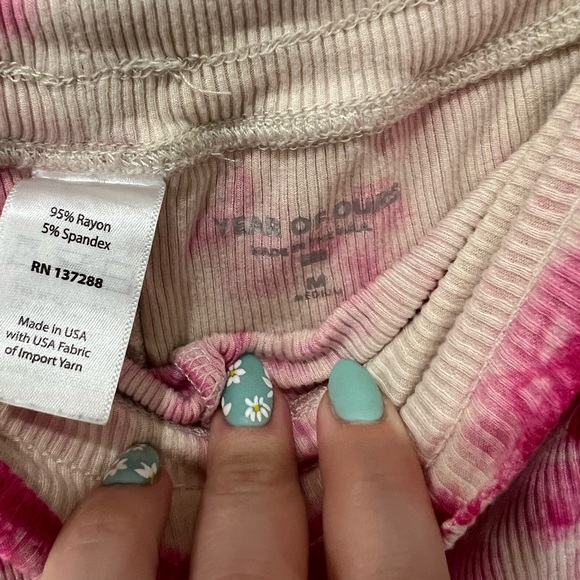 Year of Ours pink tie dye lounge and sleep shorts with tie size medium - Picture 2 of 6